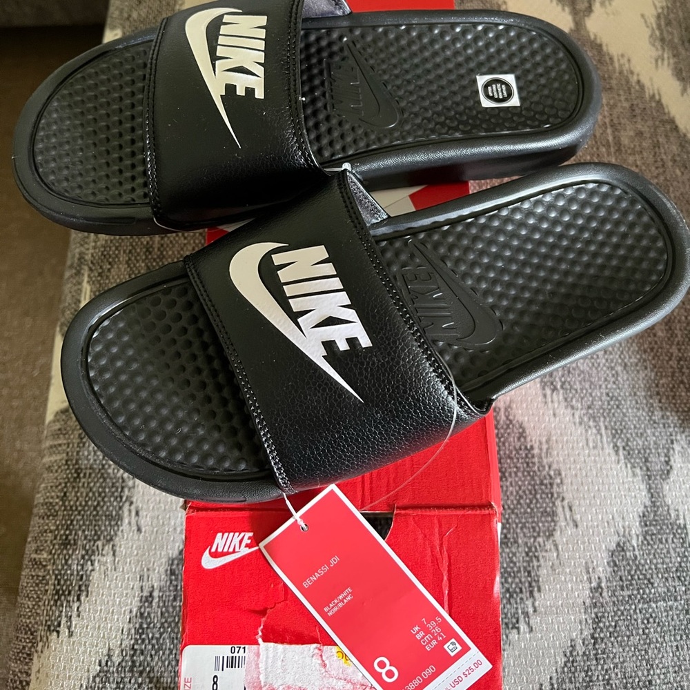 Mens size 8 brand new Nike slides